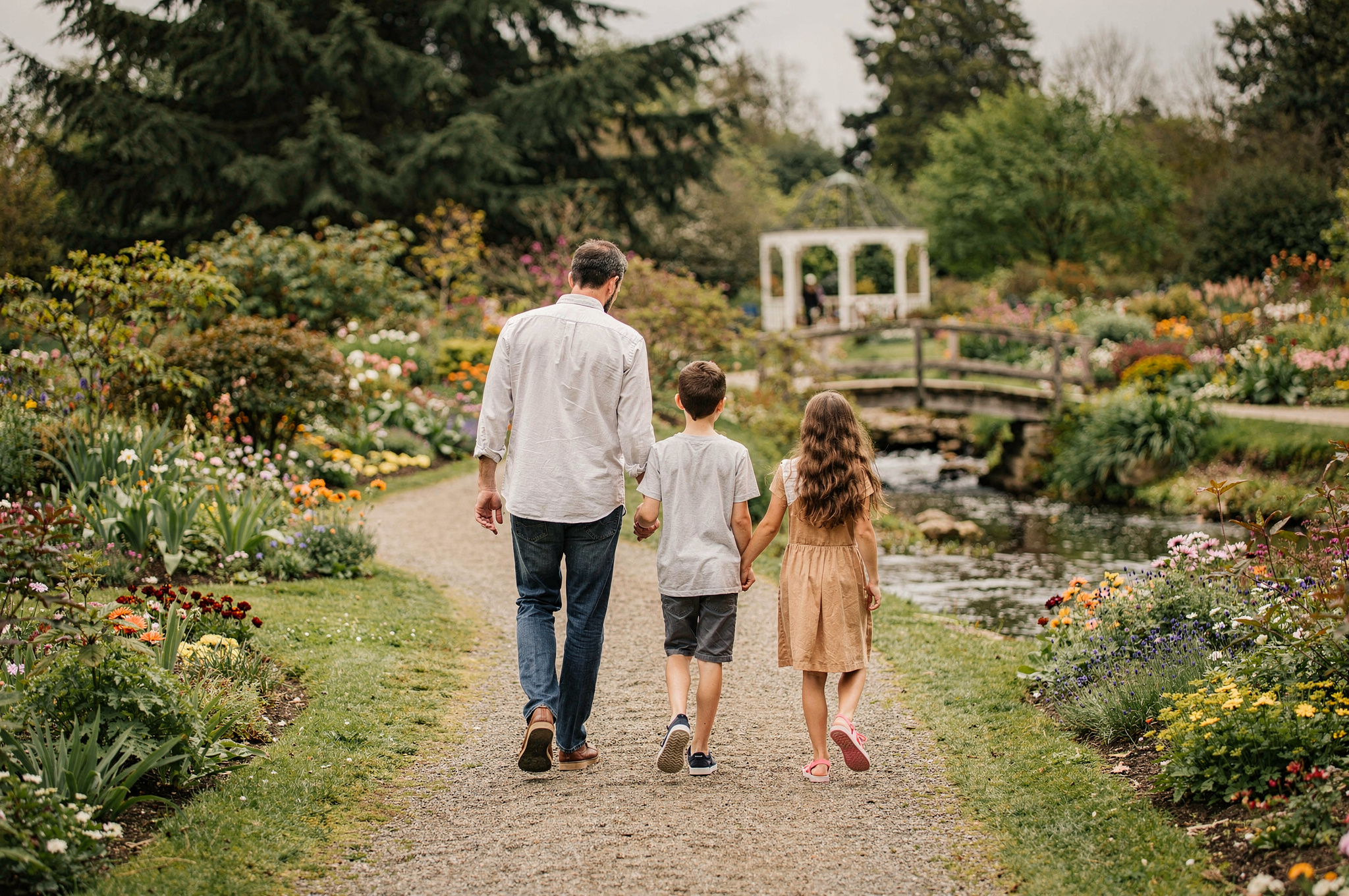 sendall gardens langley family walking in nature v2 Parks In Langley for family outings sendall gardens langley family walking in nature | GPS: 49.173152, -122.482022