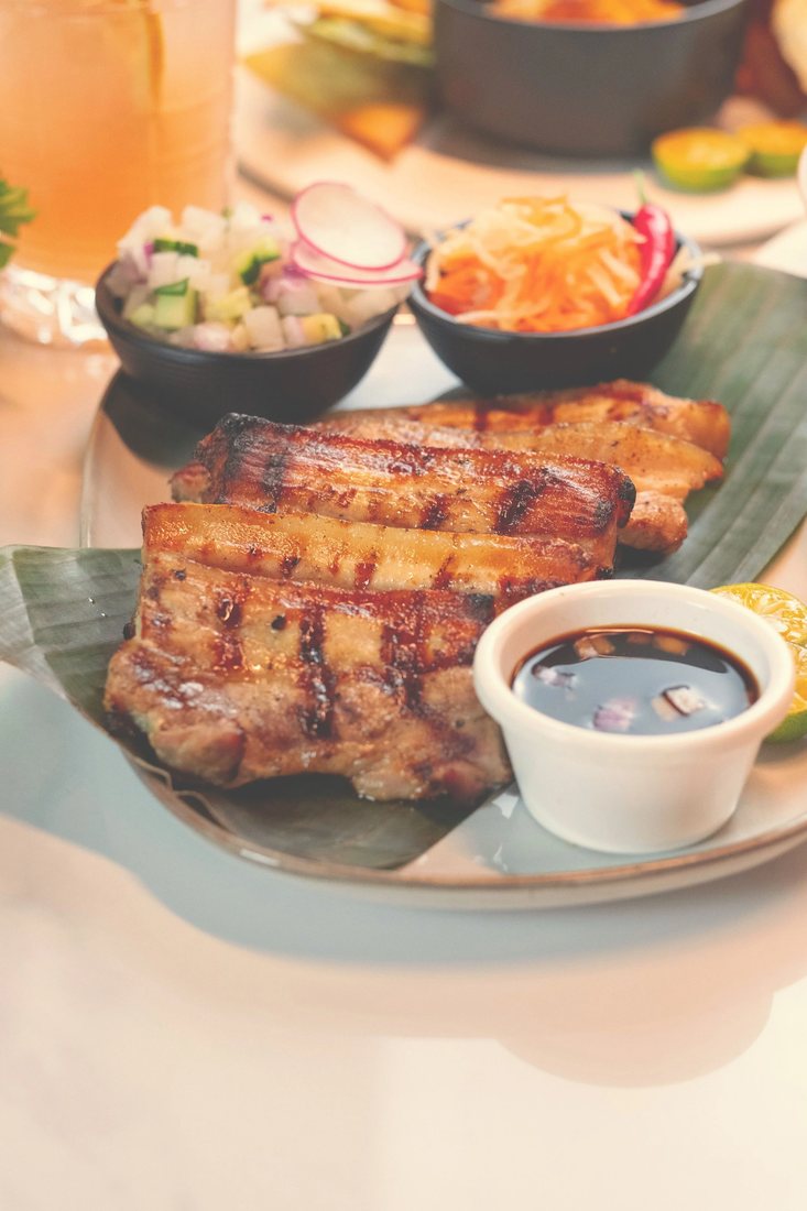 Inihaw na Liempo at Halina: grilled pork belly with atchara and a dipping sauce